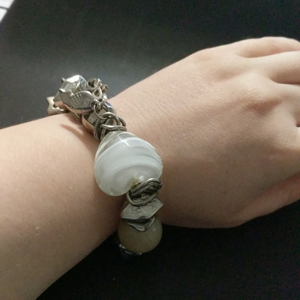 Silver Tone White Glass Heart Stretchy Elastic Beaded Charm Bracelet